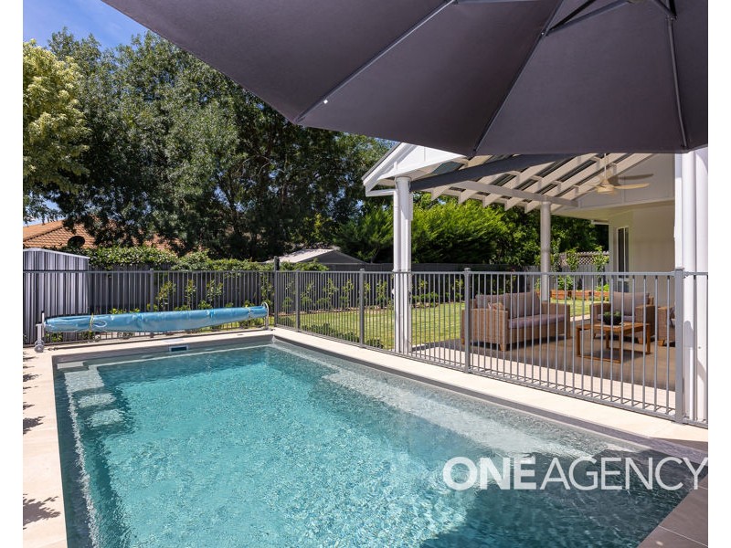 13 LANSDOWNE AVENUE, Lake Albert NSW 2650