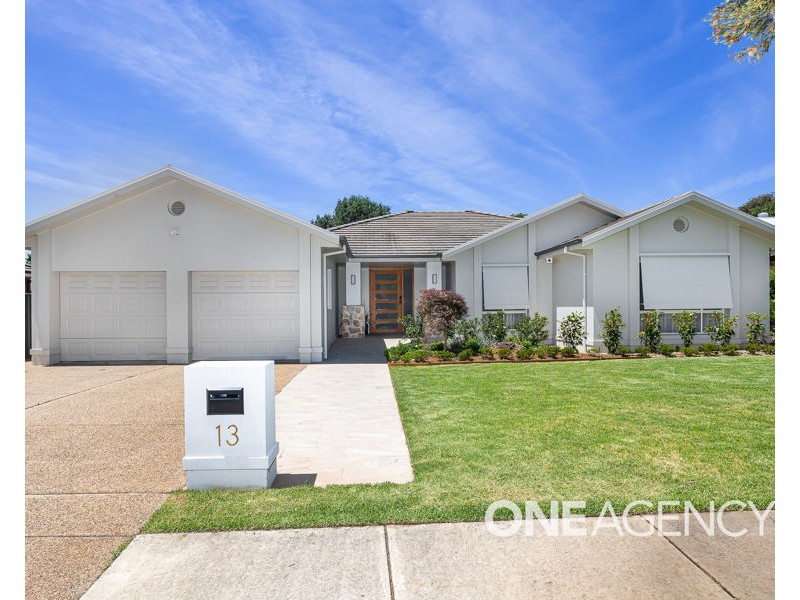 13 LANSDOWNE AVENUE, Lake Albert NSW 2650