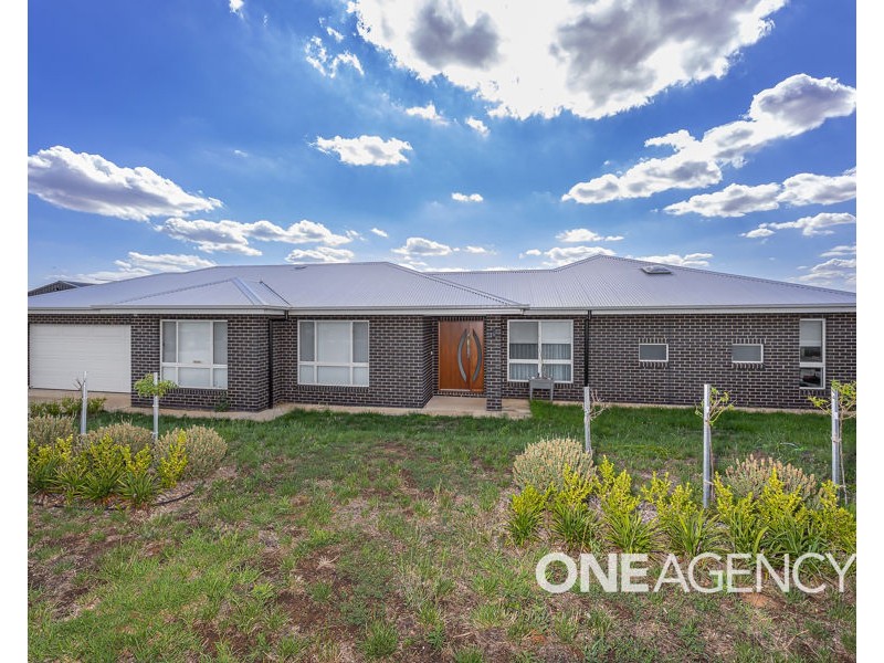 5 COOCOOK PLACE, Gobbagombalin NSW 2650