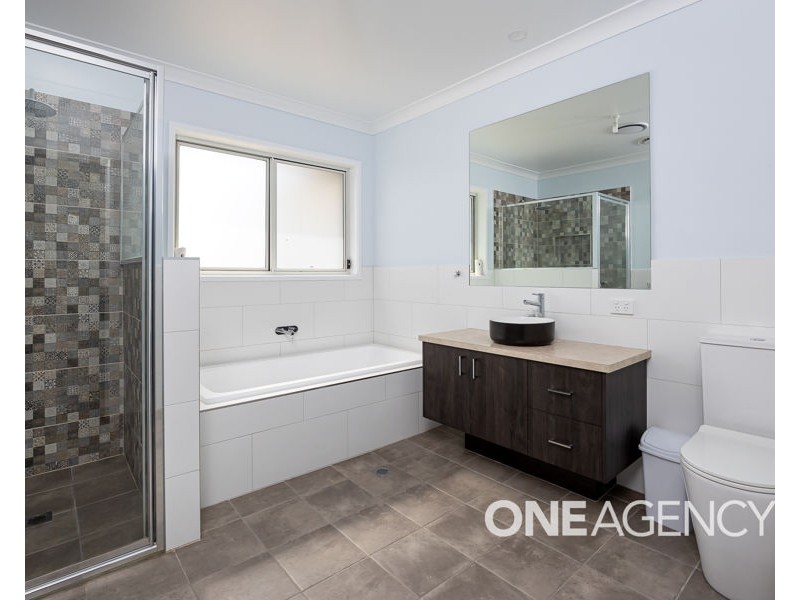 5 COOCOOK PLACE, Gobbagombalin NSW 2650