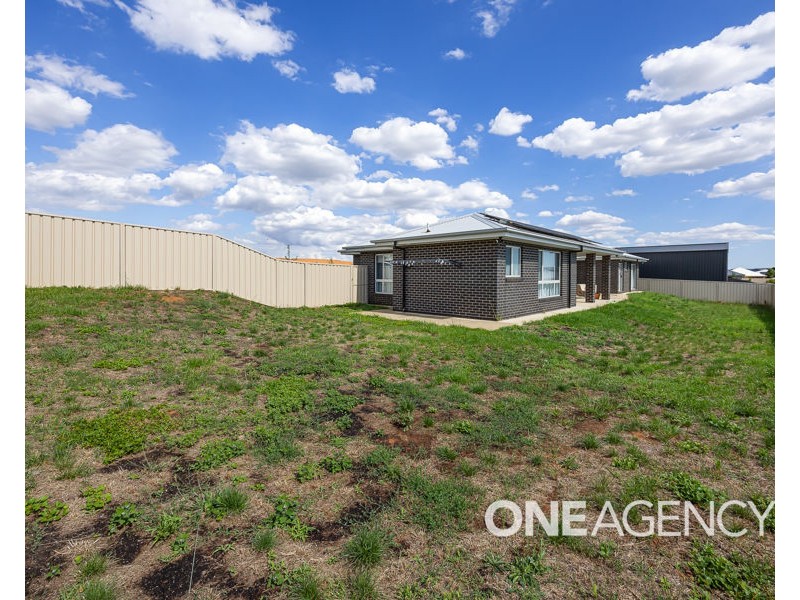 5 COOCOOK PLACE, Gobbagombalin NSW 2650