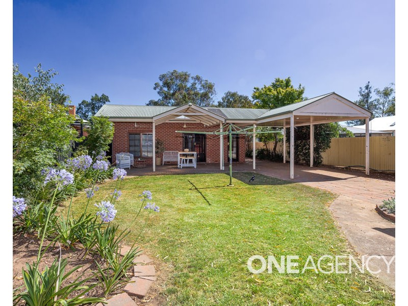 16 LINDSAY STREET, Turvey Park NSW 2650