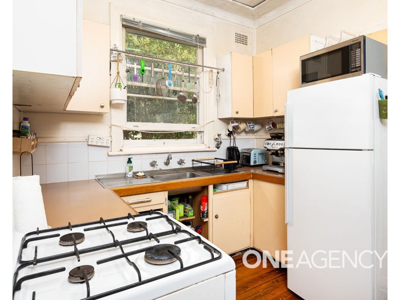 2 CHARLEVILLE ROAD, Turvey Park NSW 2650