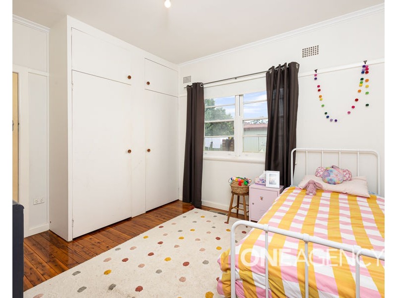 2 CHARLEVILLE ROAD, Turvey Park NSW 2650