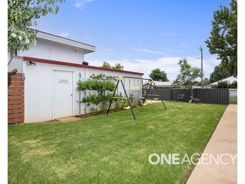 2 CHARLEVILLE ROAD, Turvey Park NSW 2650
