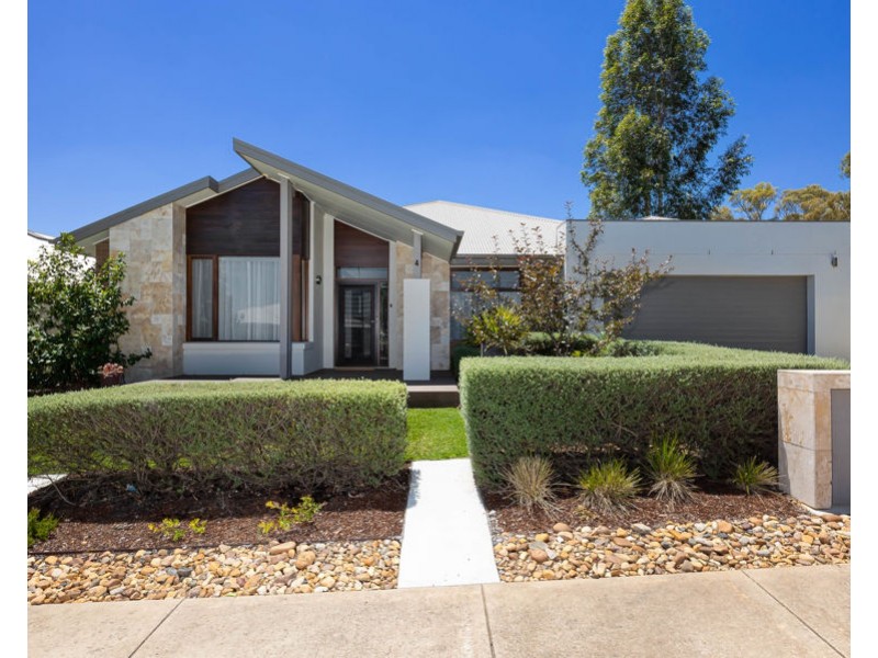 4 COOTAMUNDRA BOULEVARD, Gobbagombalin NSW 2650
