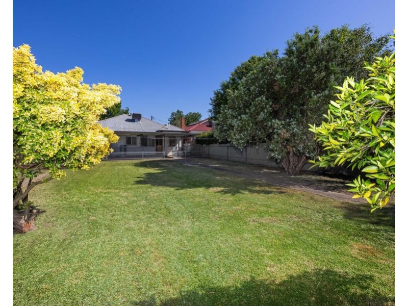 6 RHODA AVENUE, Wagga Wagga NSW 2650
