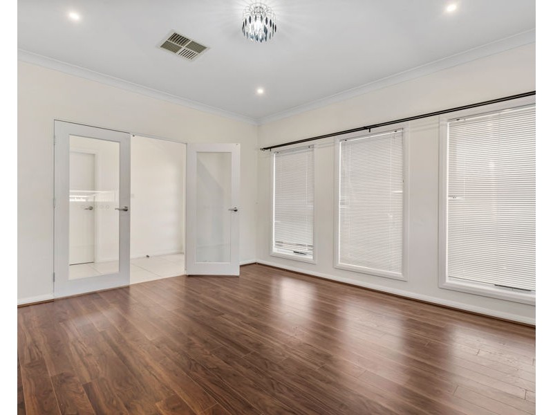 17 DEAKIN AVENUE, Lloyd NSW 2650