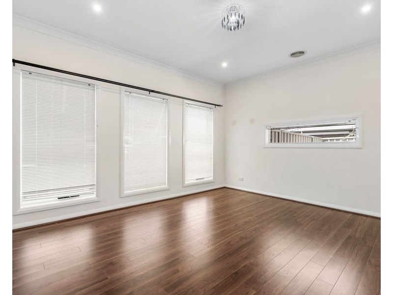 17 DEAKIN AVENUE, Lloyd NSW 2650