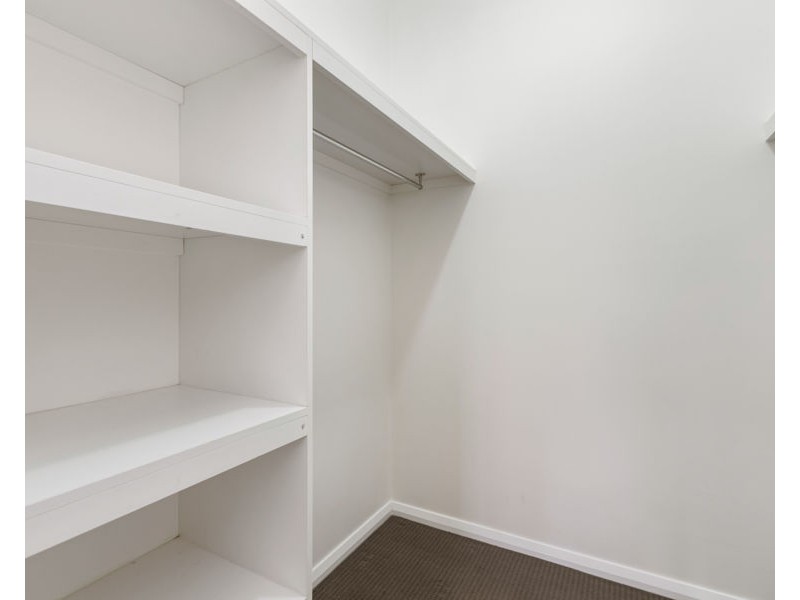 17 DEAKIN AVENUE, Lloyd NSW 2650