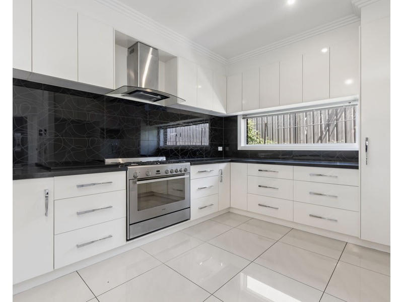 17 DEAKIN AVENUE, Lloyd NSW 2650