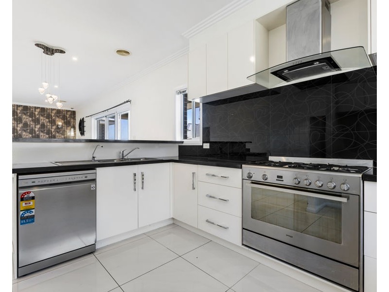 17 DEAKIN AVENUE, Lloyd NSW 2650