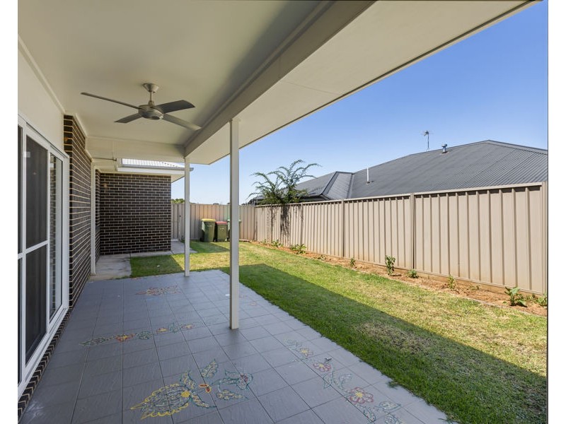 17 DEAKIN AVENUE, Lloyd NSW 2650
