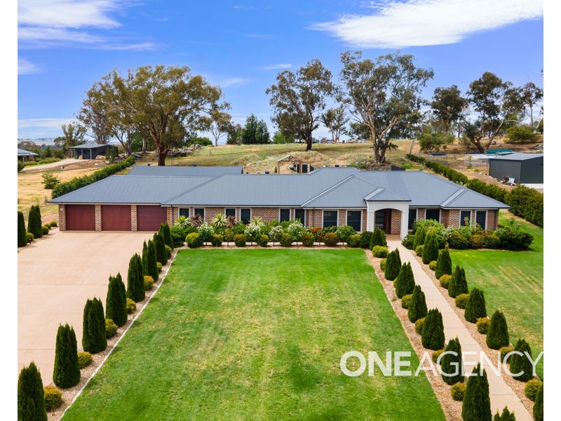 44 MATILDA CRESCENT, Gumly Gumly NSW 2652