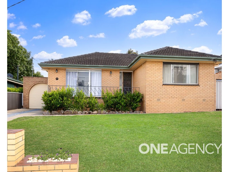 52 WHITE AVENUE, Kooringal NSW 2650