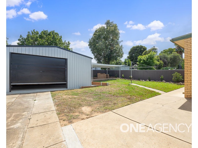 52 WHITE AVENUE, Kooringal NSW 2650