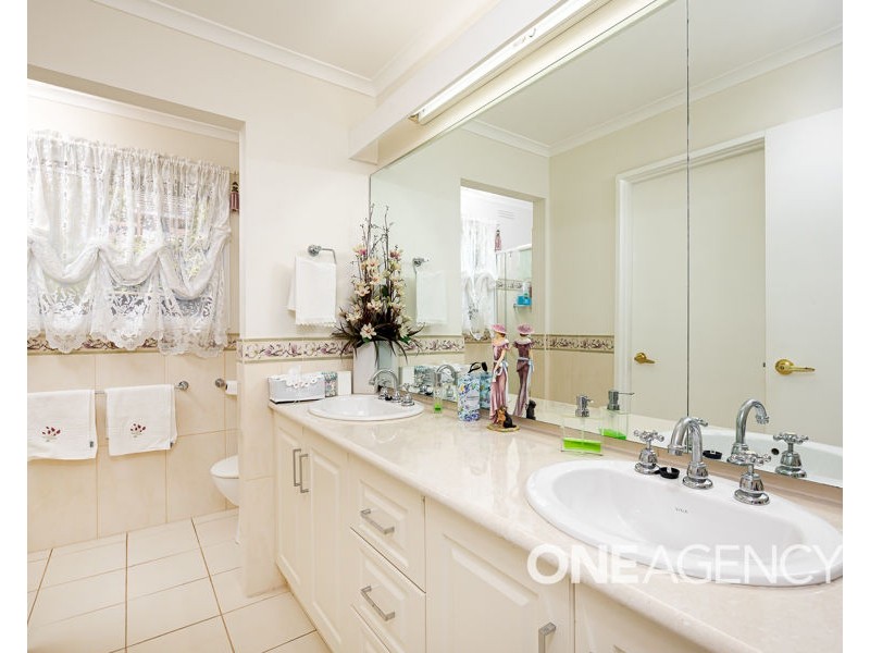 5 VANDA STREET, Lake Albert NSW 2650