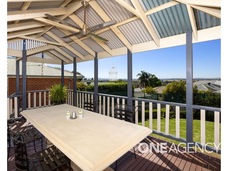 52 SIMKIN CRESCENT, Kooringal NSW 2650
