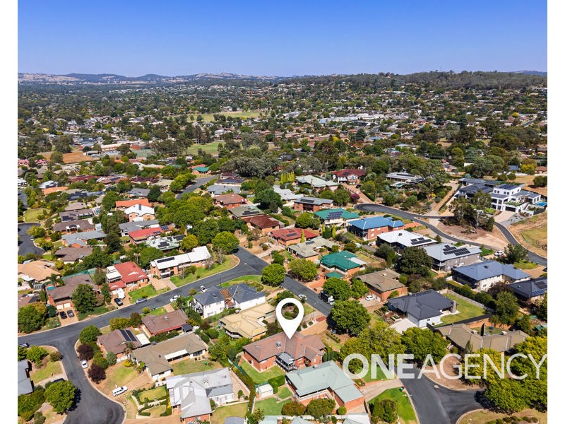 52 SIMKIN CRESCENT, Kooringal NSW 2650