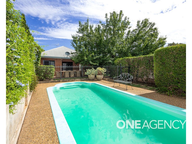 35 SUNSHINE AVENUE, Turvey Park NSW 2650