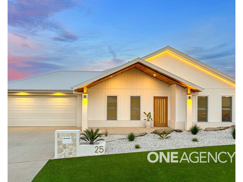 25 NOLAN STREET, Lloyd NSW 2650