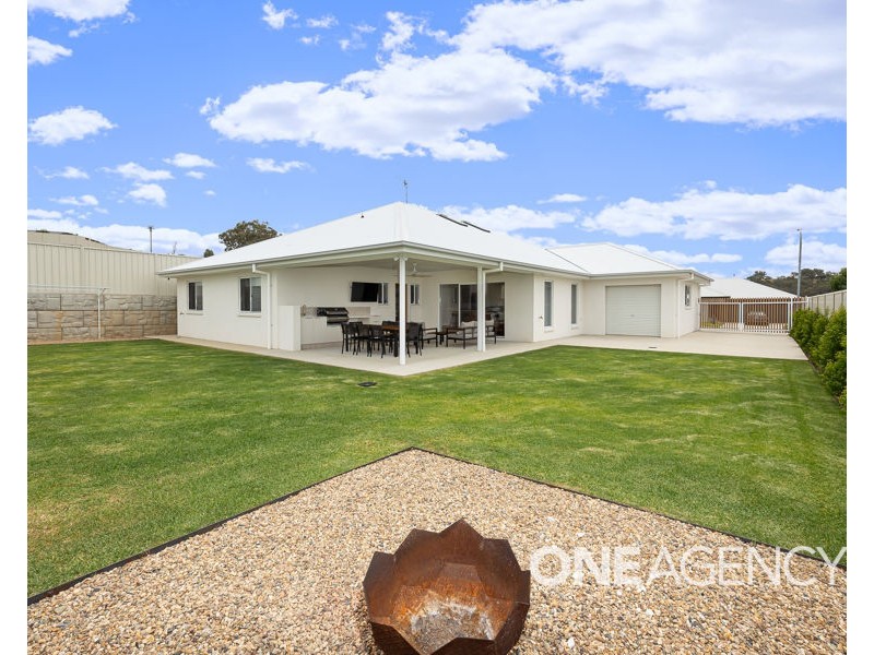 25 NOLAN STREET, Lloyd NSW 2650