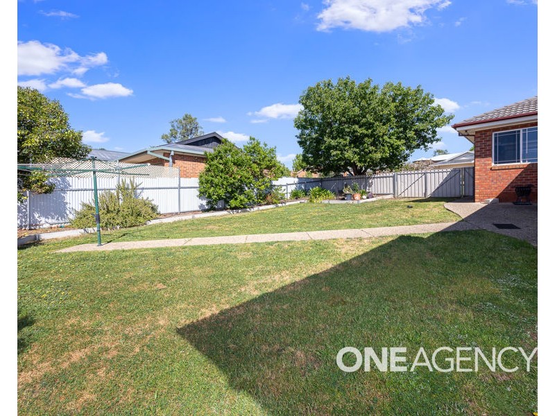 2 DELVIN PLACE, Kooringal NSW 2650