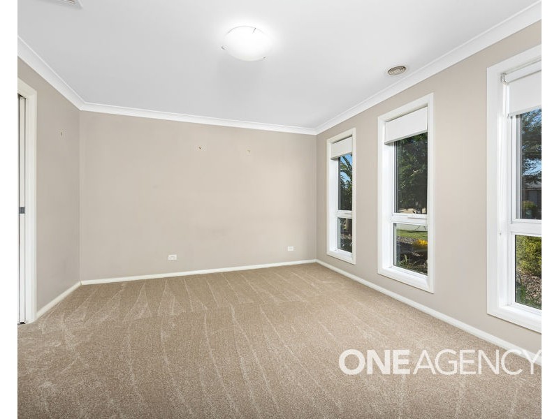 16 BARTON AVENUE, Lloyd NSW 2650