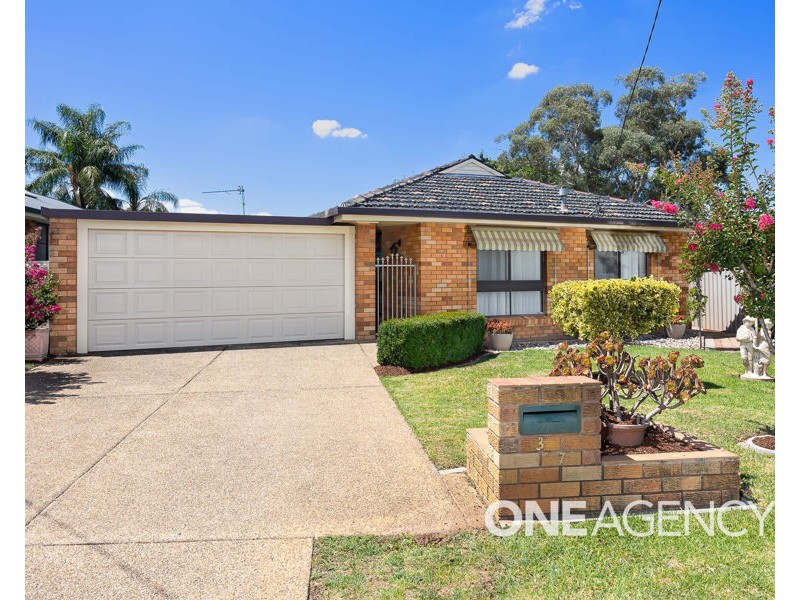 37 WALANA CRESCENT, Kooringal NSW 2650