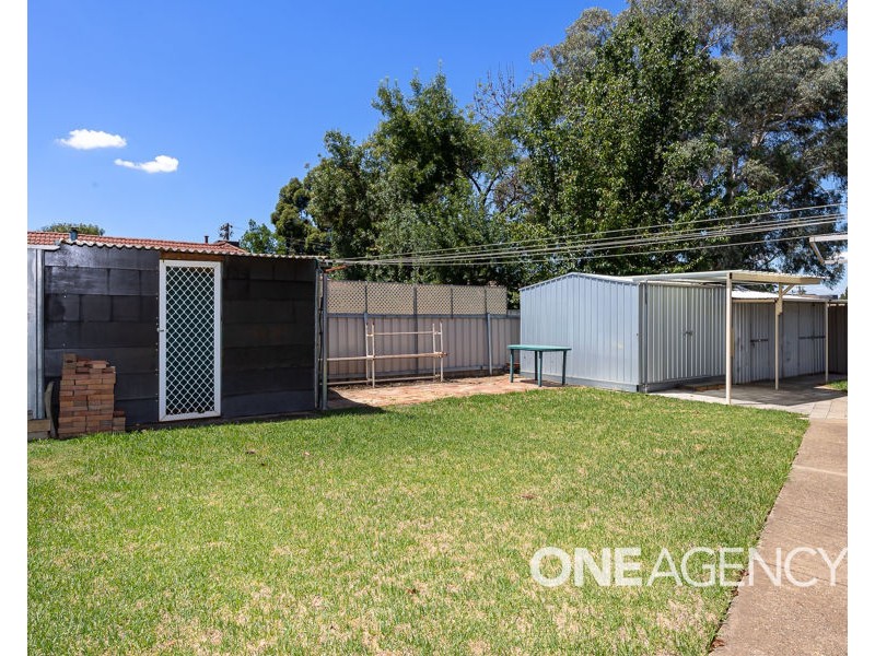 37 WALANA CRESCENT, Kooringal NSW 2650