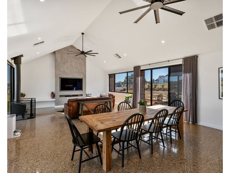 4 SIRIUS WAY, Gumly Gumly NSW 2652