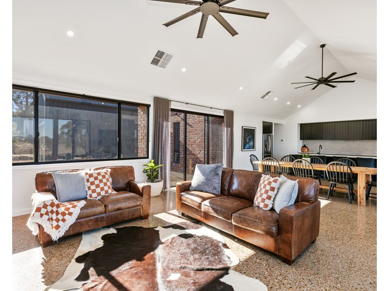 4 SIRIUS WAY, Gumly Gumly NSW 2652