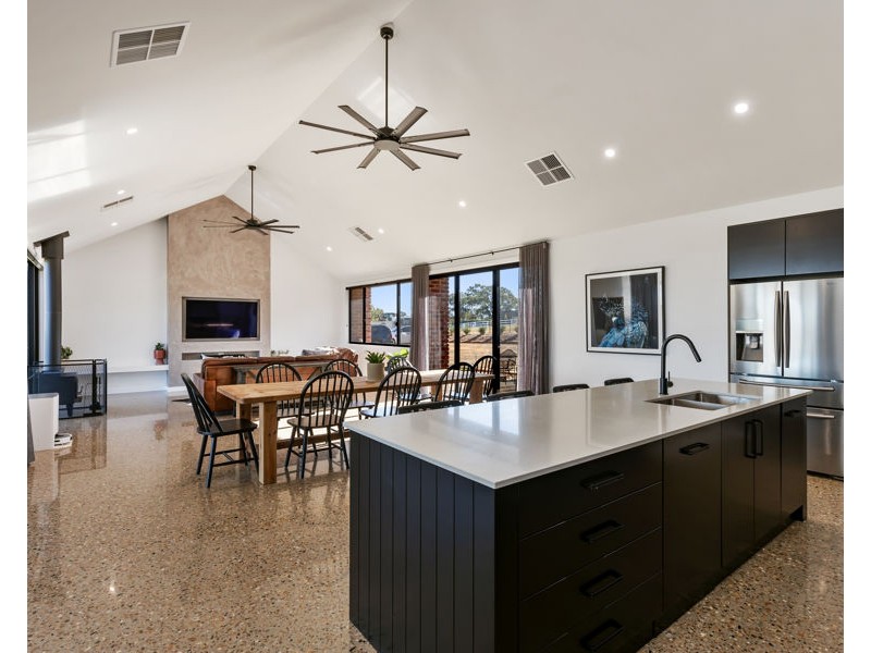 4 SIRIUS WAY, Gumly Gumly NSW 2652