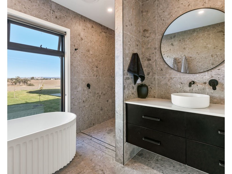 4 SIRIUS WAY, Gumly Gumly NSW 2652