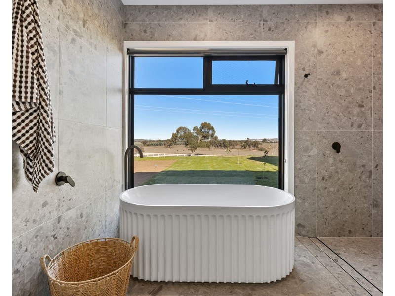4 SIRIUS WAY, Gumly Gumly NSW 2652