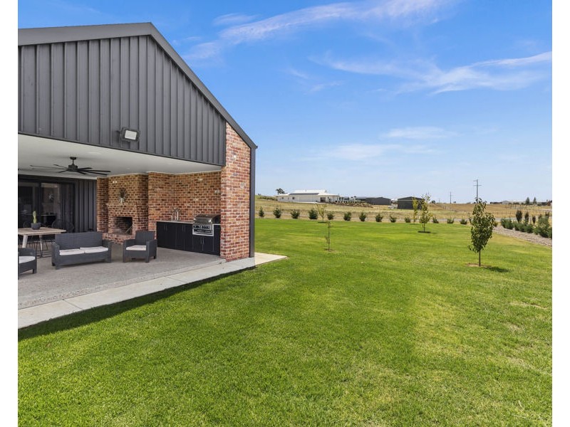 4 SIRIUS WAY, Gumly Gumly NSW 2652