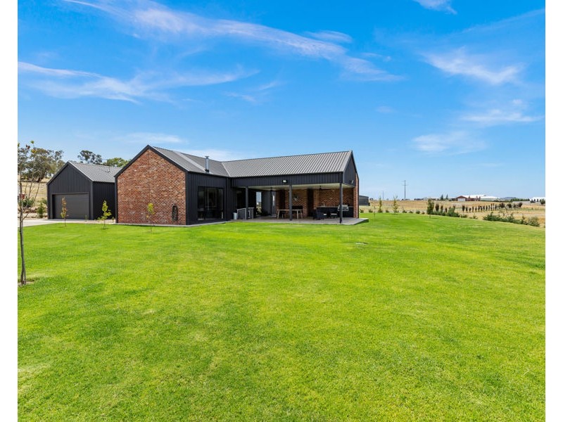 4 SIRIUS WAY, Gumly Gumly NSW 2652