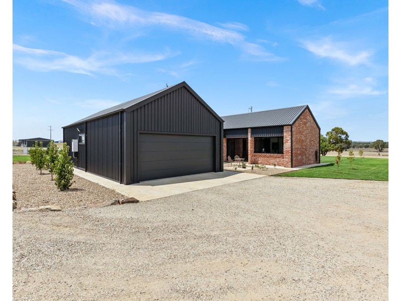 4 SIRIUS WAY, Gumly Gumly NSW 2652
