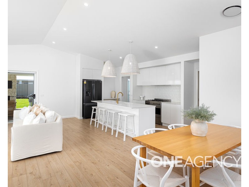 14 VALENCIA DRIVE, Gobbagombalin NSW 2650