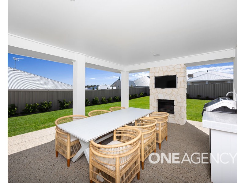 14 VALENCIA DRIVE, Gobbagombalin NSW 2650