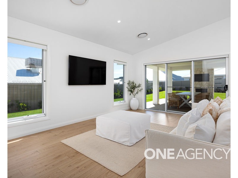 14 VALENCIA DRIVE, Gobbagombalin NSW 2650