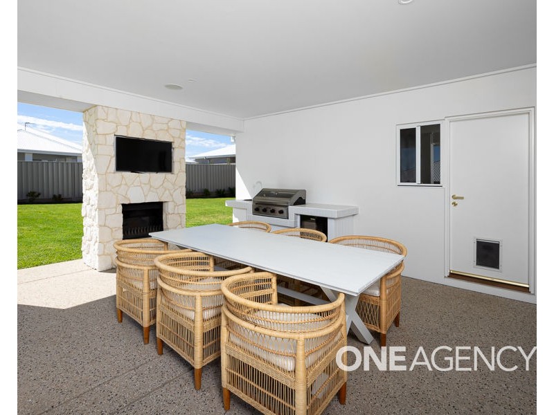 14 VALENCIA DRIVE, Gobbagombalin NSW 2650