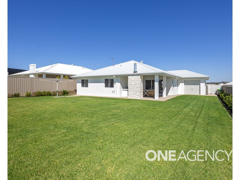 14 VALENCIA DRIVE, Gobbagombalin NSW 2650