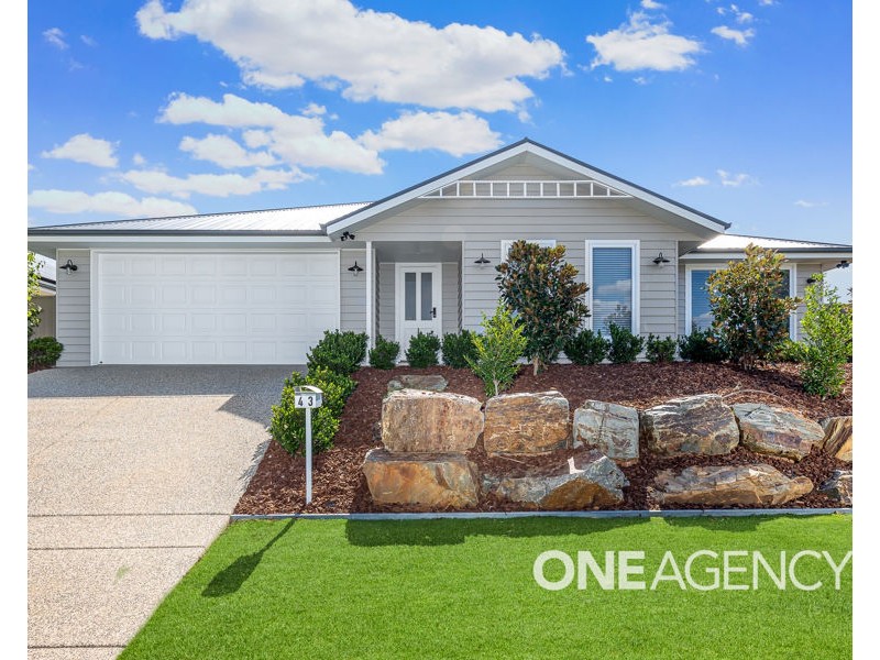 43 BARTON AVENUE, Lloyd NSW 2650