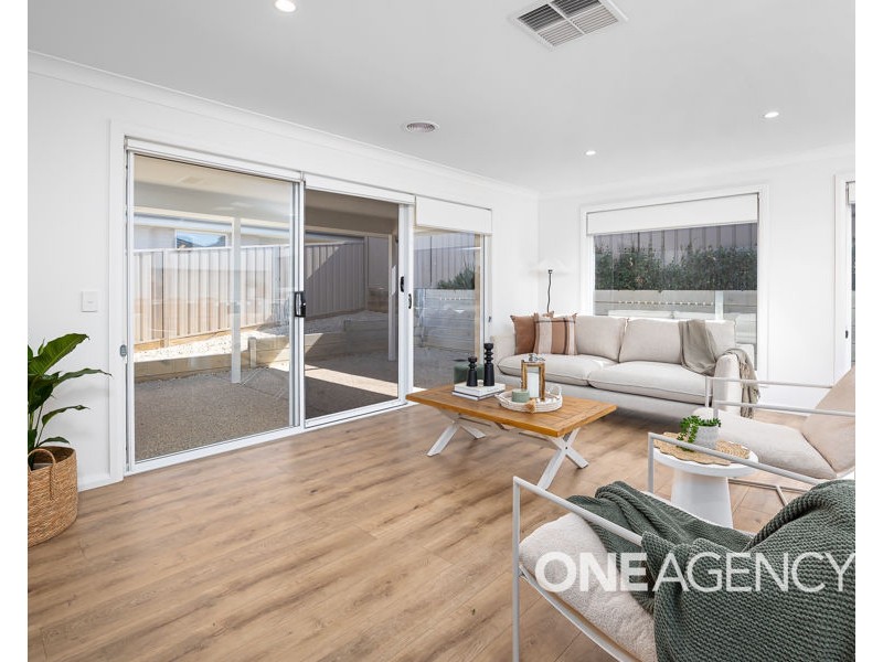 43 BARTON AVENUE, Lloyd NSW 2650