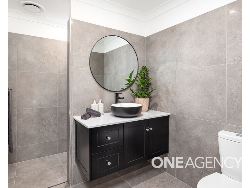 43 BARTON AVENUE, Lloyd NSW 2650