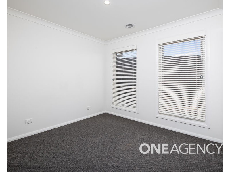 43 BARTON AVENUE, Lloyd NSW 2650