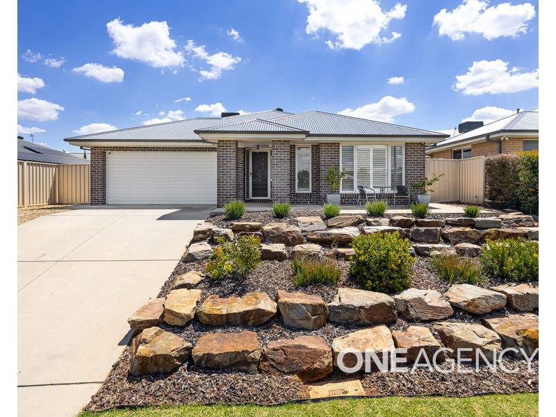 44 ROSS PARKWAY, Gobbagombalin NSW 2650