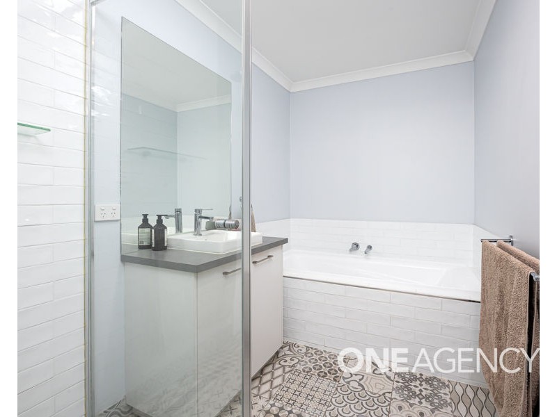 44 ROSS PARKWAY, Gobbagombalin NSW 2650