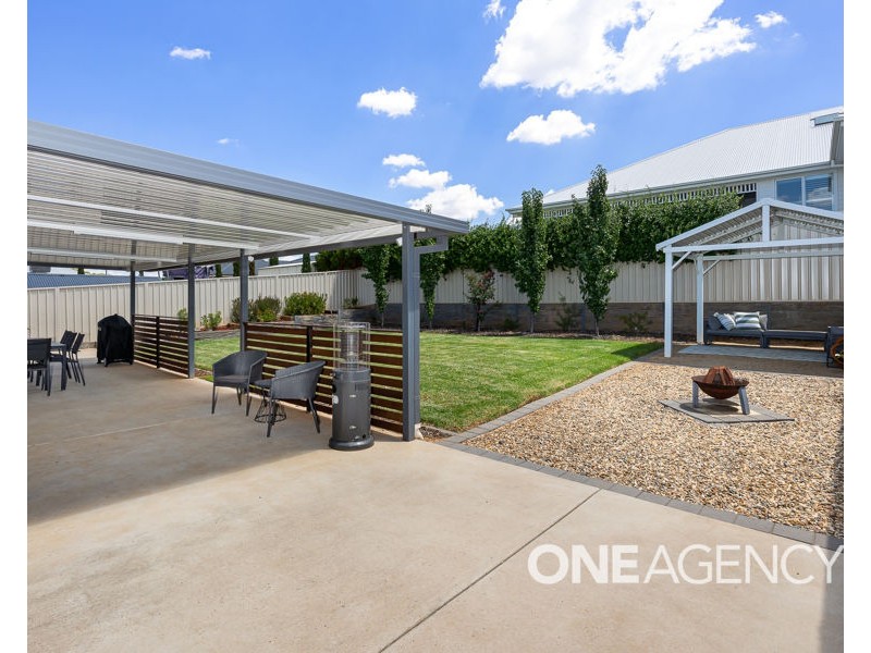 44 ROSS PARKWAY, Gobbagombalin NSW 2650